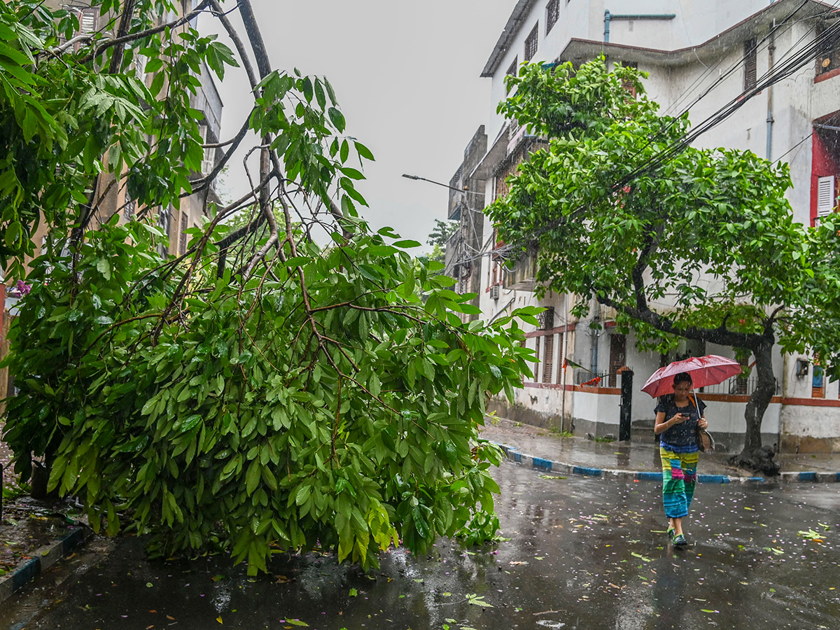 Remal Cyclone Latest Photos Goes Viral17