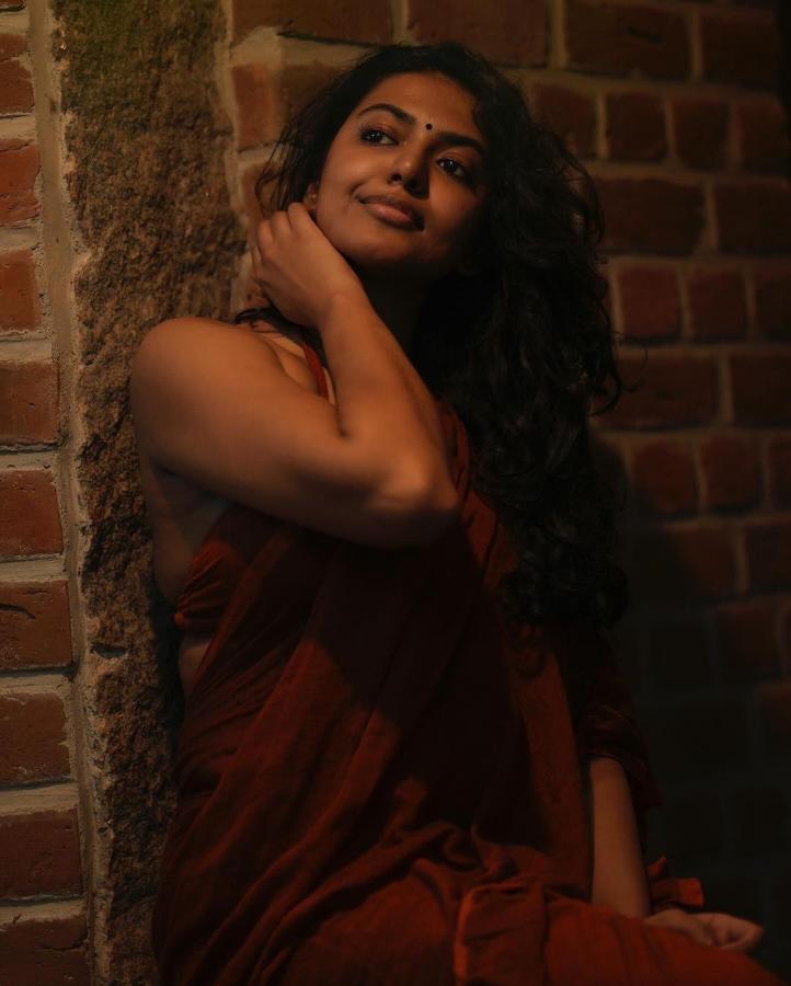 Shivani Rajashekar Latest Outfit Photo Stills Goes Viral5