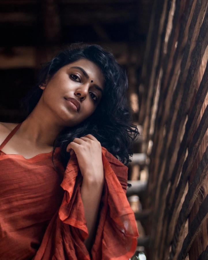 Shivani Rajashekar Latest Outfit Photo Stills Goes Viral8