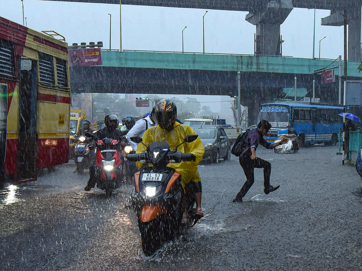 Heavy Rains in Kerala Photos11