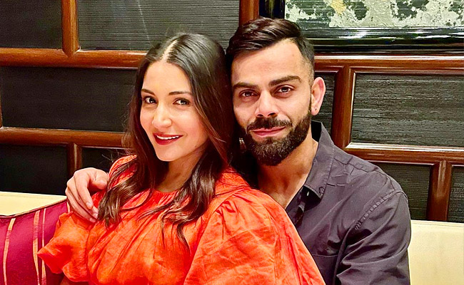 Virat Kohli Hanging Out With wife Anushka Sharma Former cricketer Zaheer Khan in Mumbai Photos14