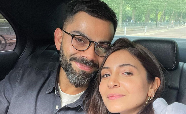 Virat Kohli Hanging Out With wife Anushka Sharma Former cricketer Zaheer Khan in Mumbai Photos15