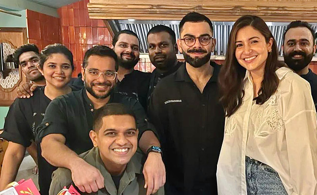 Virat Kohli Hanging Out With wife Anushka Sharma Former cricketer Zaheer Khan in Mumbai Photos4