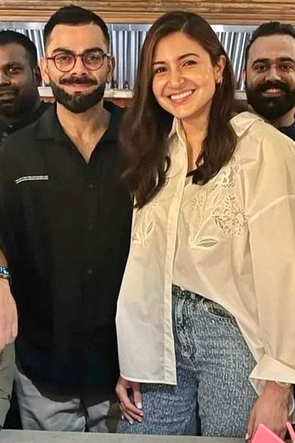 Virat Kohli Hanging Out With wife Anushka Sharma Former cricketer Zaheer Khan in Mumbai Photos5