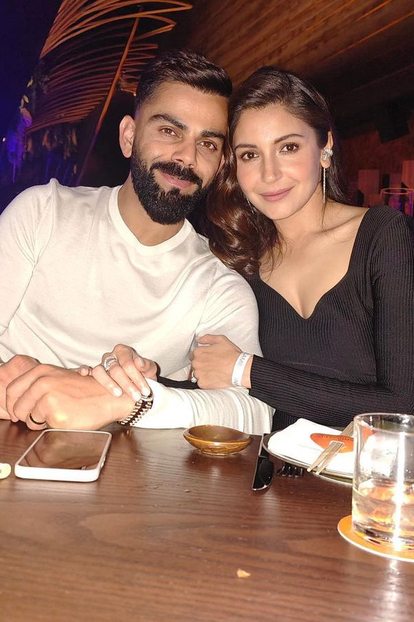 Virat Kohli Hanging Out With wife Anushka Sharma Former cricketer Zaheer Khan in Mumbai Photos8