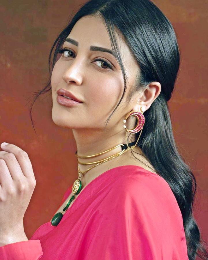 Shruti Haasan Latest Outfit Photos Goes Viral2