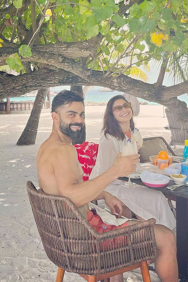 Anushka Sharma Glows First Pics With Virat Kohli Since Son Akaay Birth Goes Viral photos12