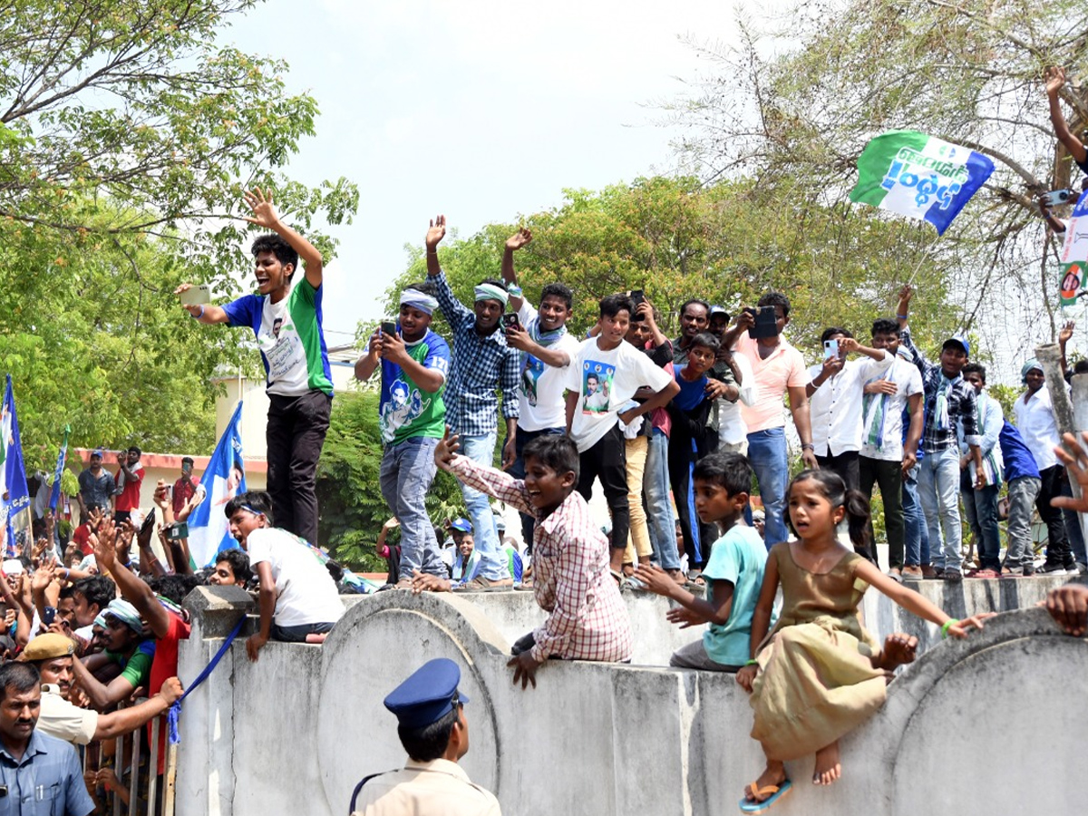 CM YS Jagan Public Meeting at Pedakurapadu Photos2