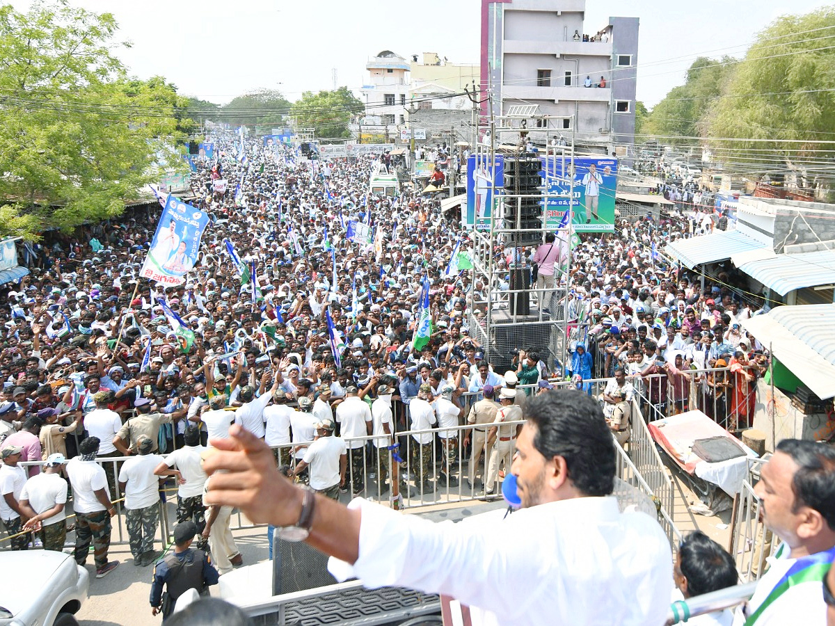 CM YS Jagan Public Meeting at Pedakurapadu Photos9