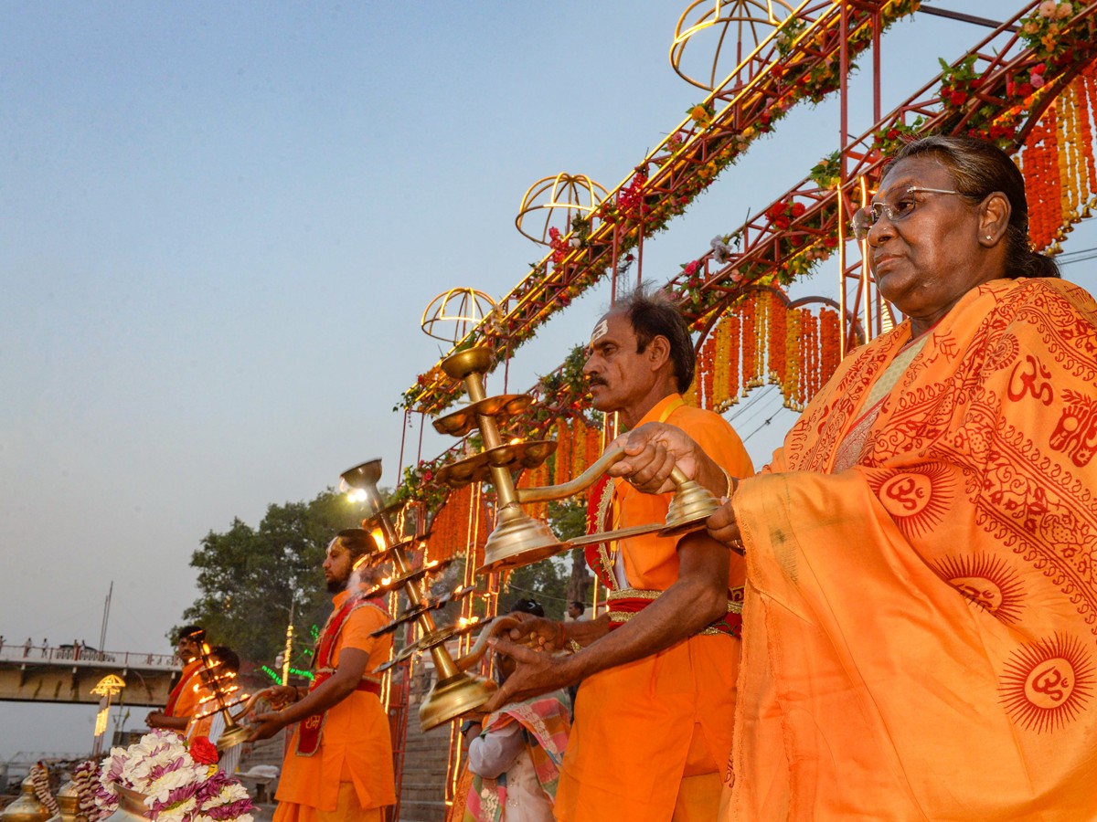 President Droupadi Murmu Visits Ayodhya Ram Mandir For The First Time15