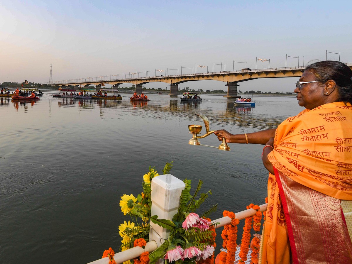 President Droupadi Murmu Visits Ayodhya Ram Mandir For The First Time16