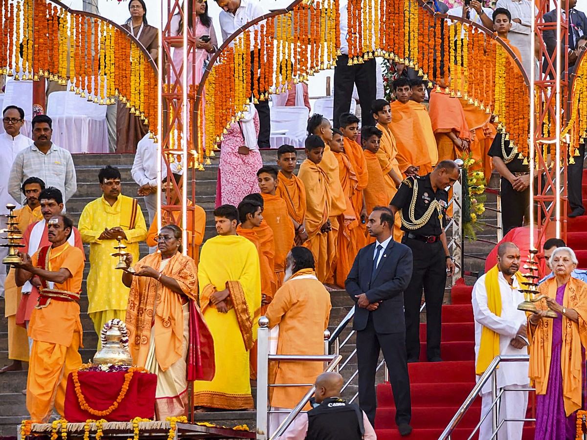 President Droupadi Murmu Visits Ayodhya Ram Mandir For The First Time17