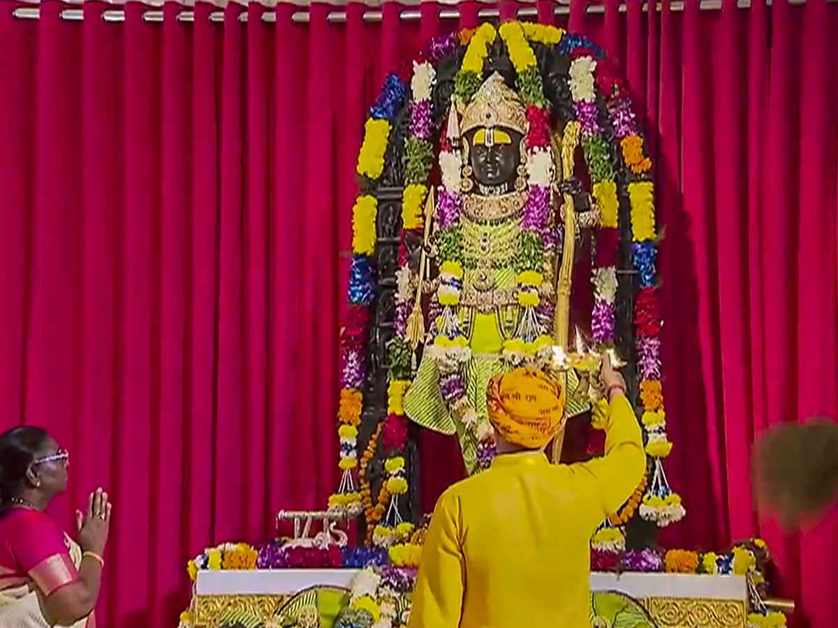 President Droupadi Murmu Visits Ayodhya Ram Mandir For The First Time9