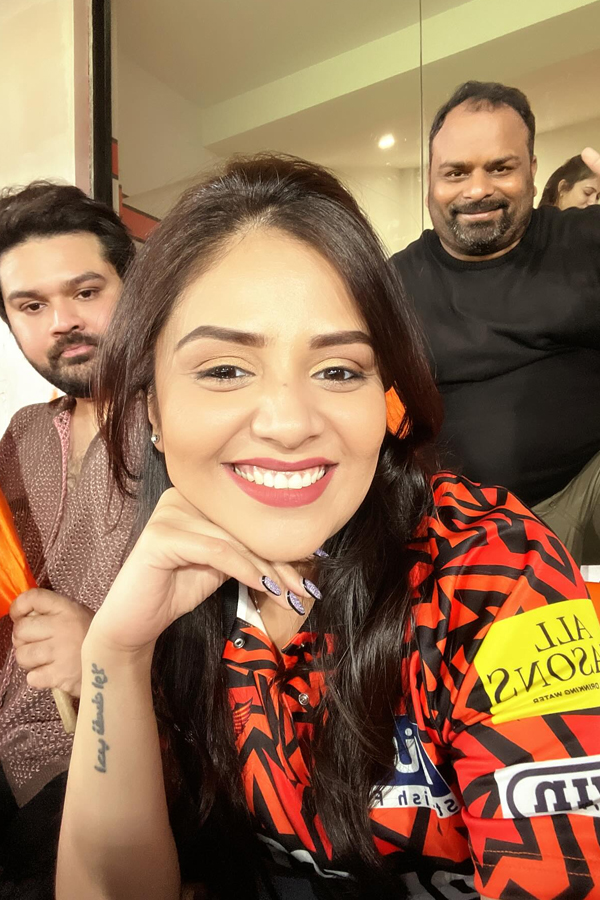 Anchor Sreemukhi In Uppal Stadium Photos Viral2