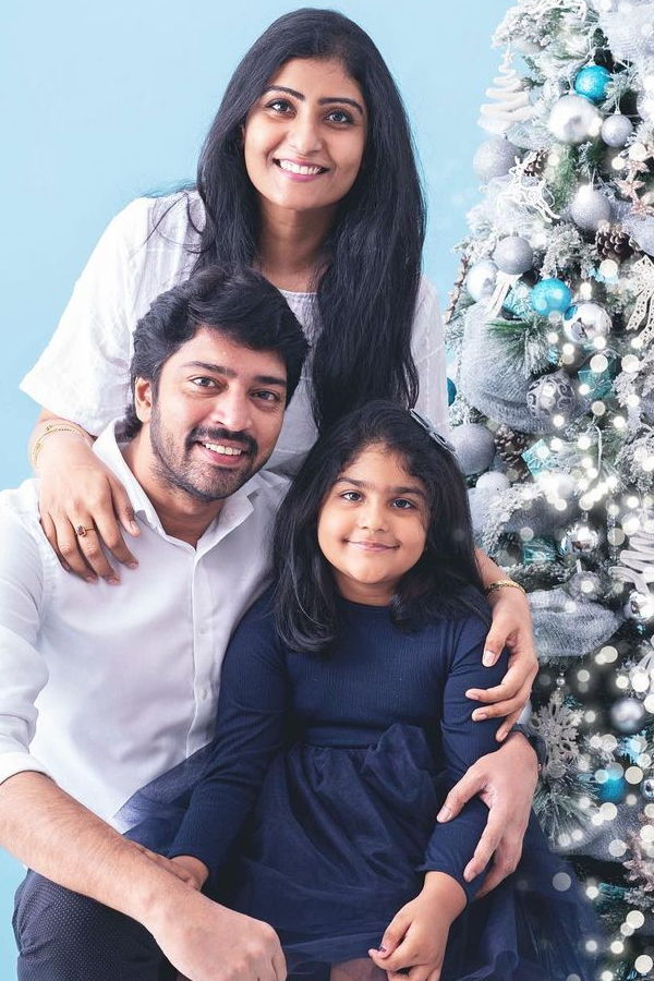 Allari Naresh And Virupa Celebrates 9th Wedding Anniversary: Photos11