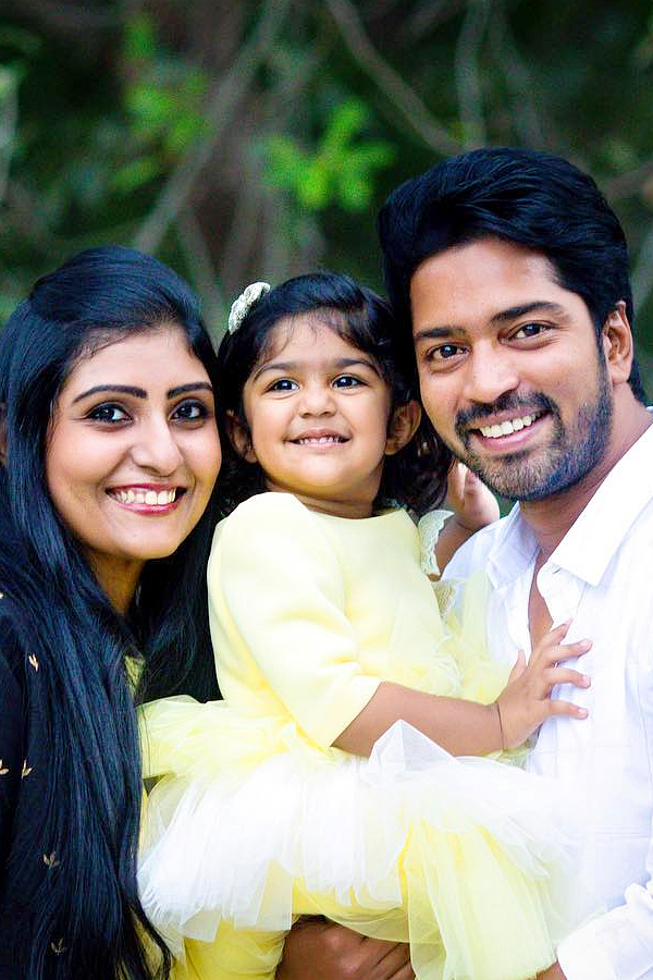 Allari Naresh And Virupa Celebrates 9th Wedding Anniversary: Photos3