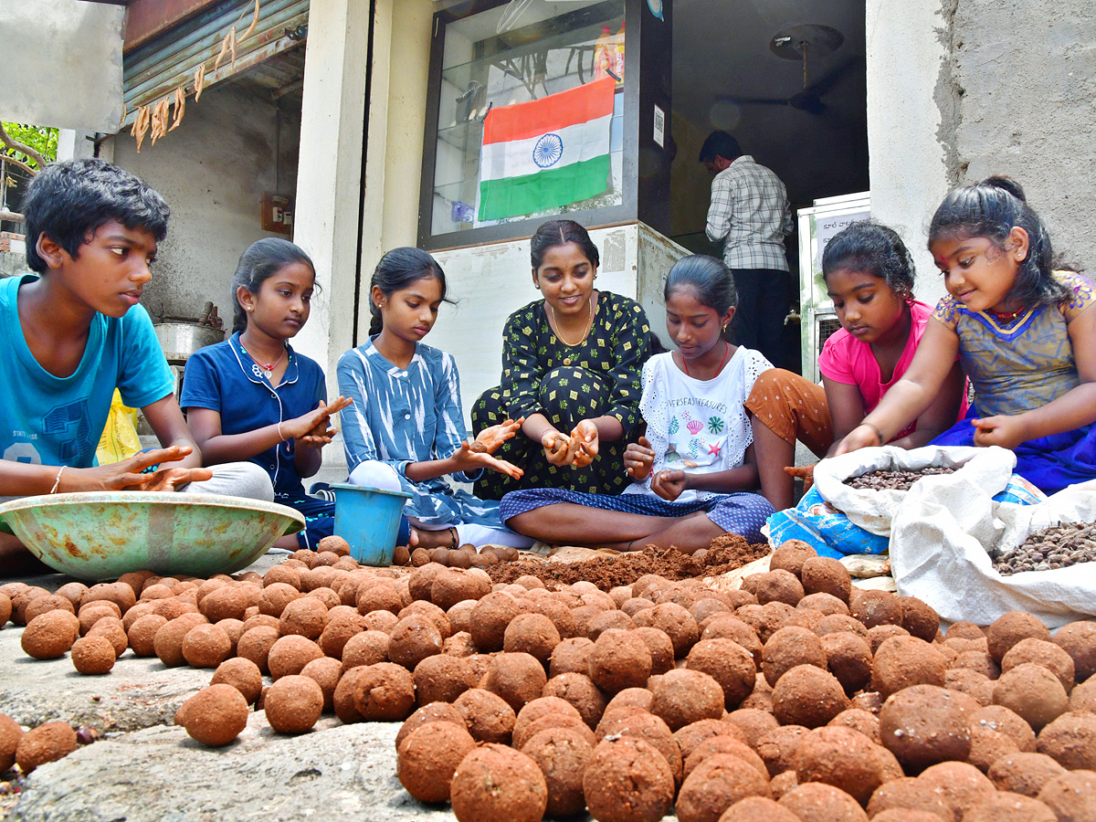 Best Photos of The Day in AP and Telangana Photo Gallery5