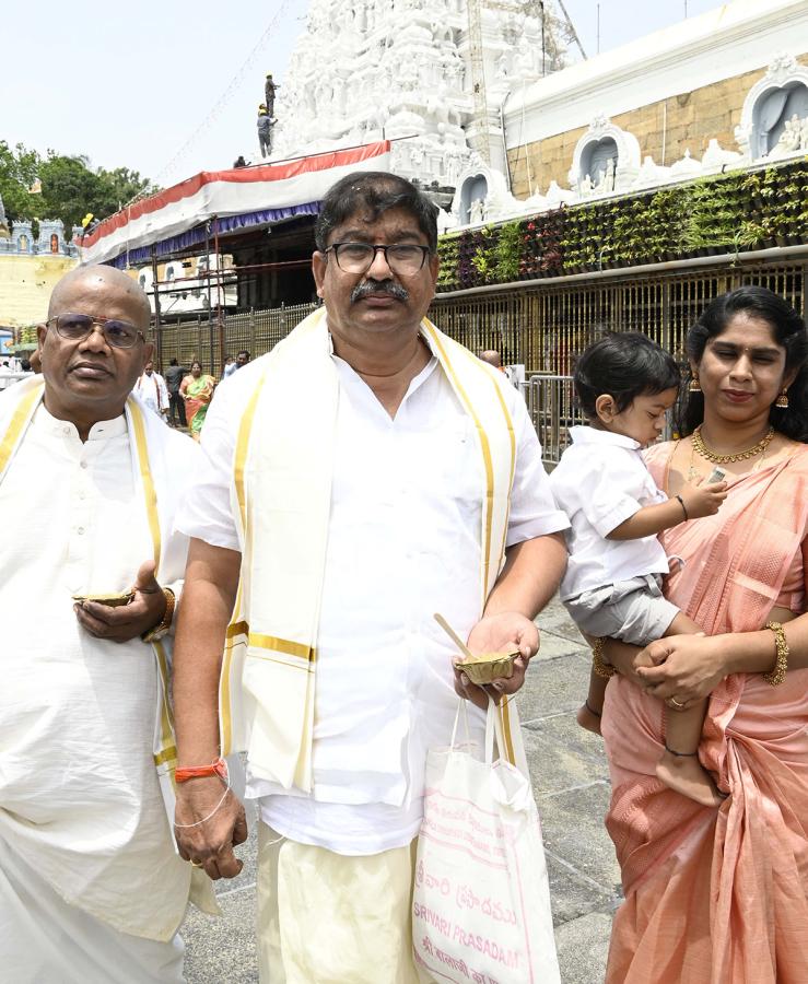 Politicians, Celebrities Visits Tirumala: Photos4