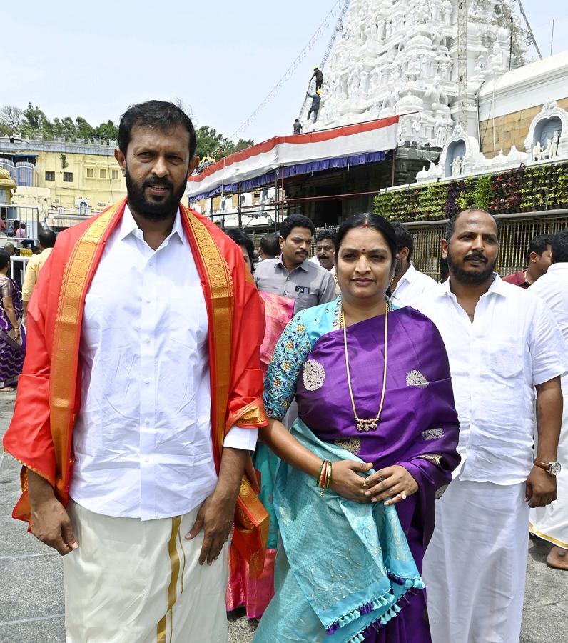 Politicians, Celebrities Visits Tirumala: Photos7