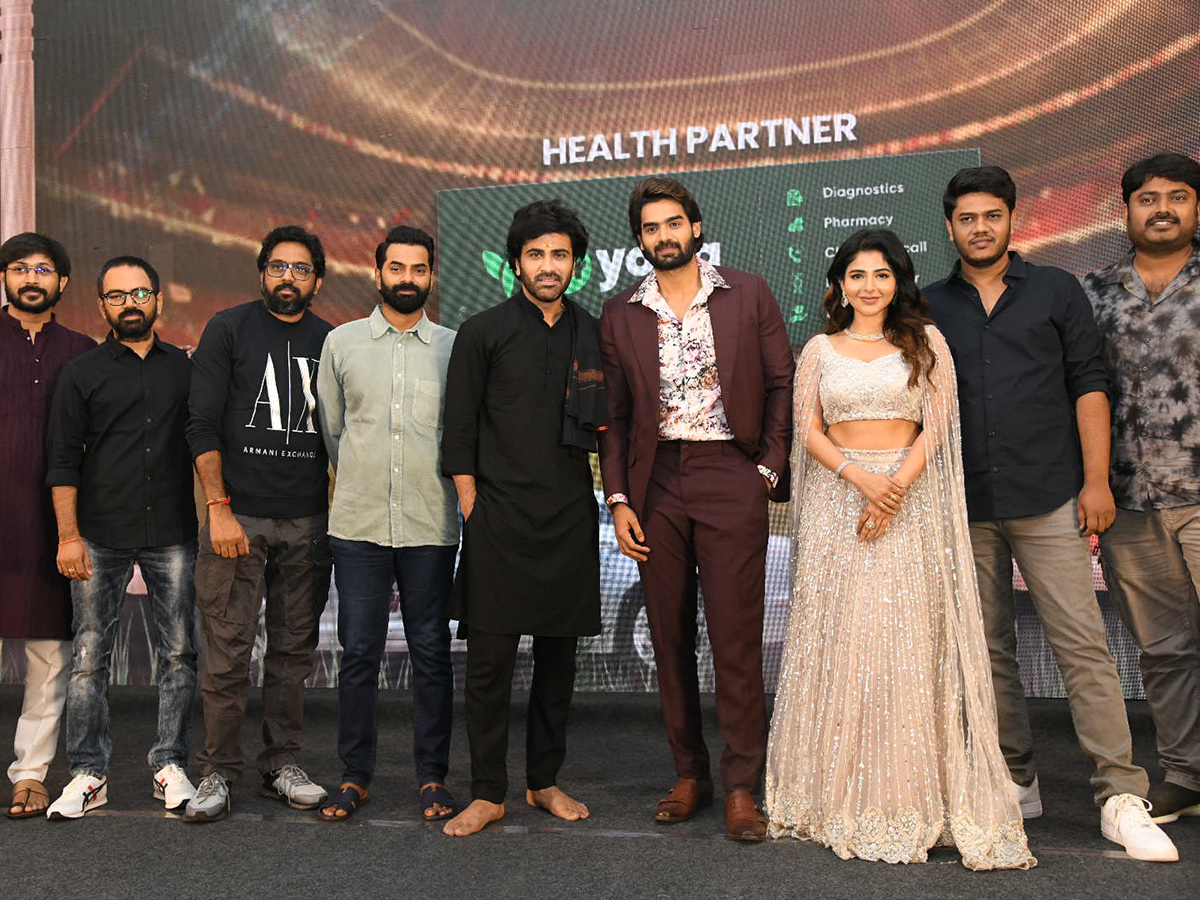 Bhaje Vayu Vegam Movie Pre Release Event Photos1