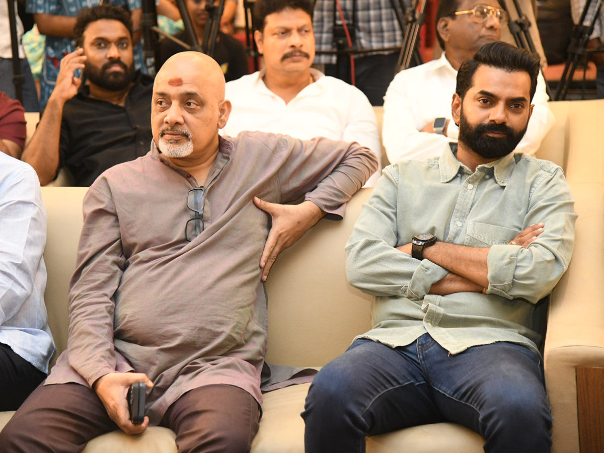 Bhaje Vayu Vegam Movie Pre Release Event Photos14