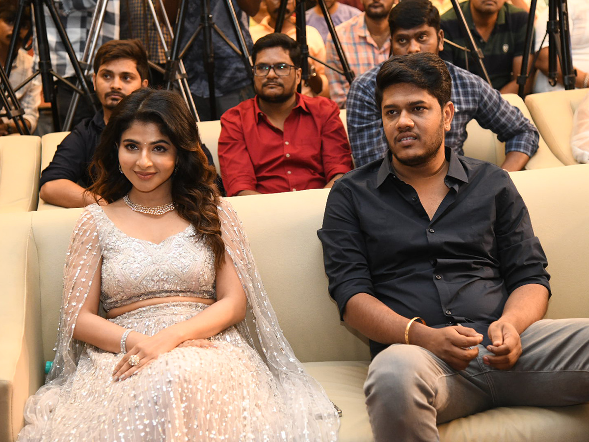 Bhaje Vayu Vegam Movie Pre Release Event Photos19