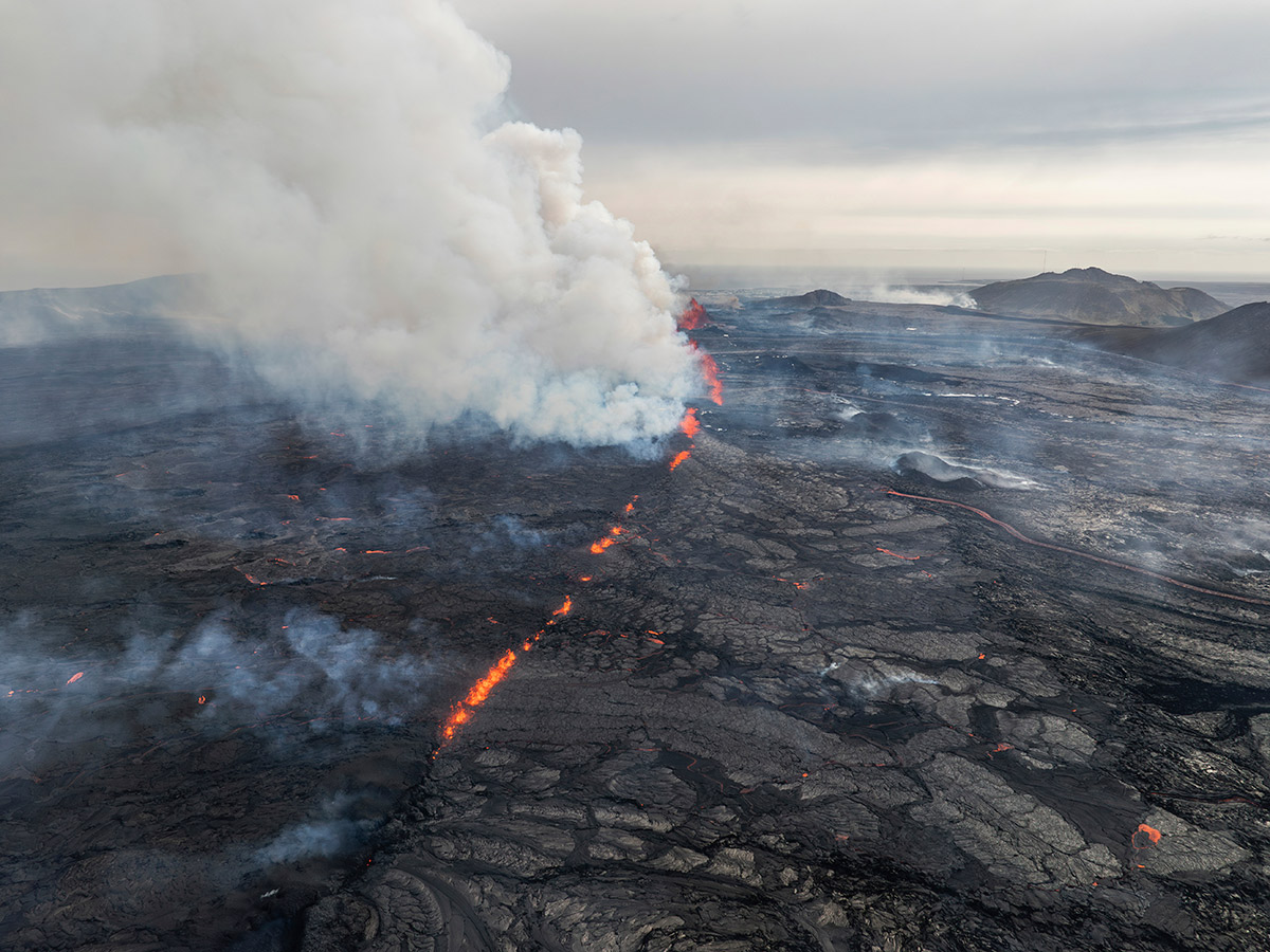 Lava flows from a volcano in Iceland's Grindavik: Photos10