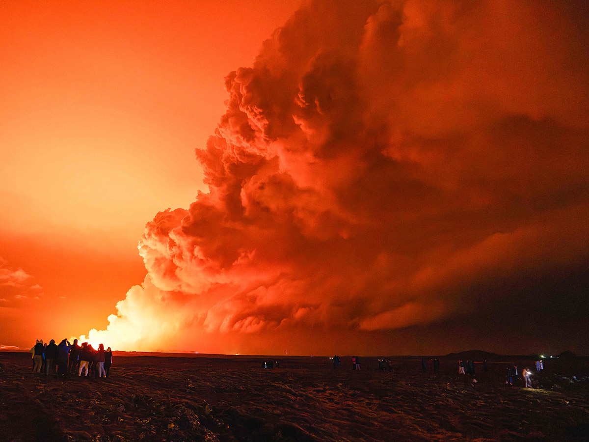 Lava flows from a volcano in Iceland's Grindavik: Photos17