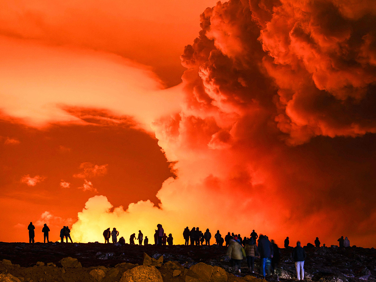 Lava flows from a volcano in Iceland's Grindavik: Photos18