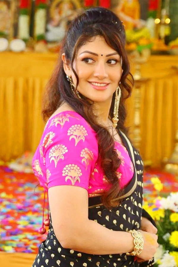 Interesting Facts About Radhika Kumaraswamy Photos3