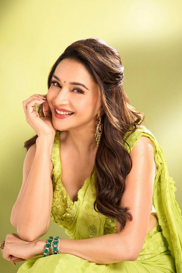 Madhuri Dixit Photos At Dance Deewane 4 Set10