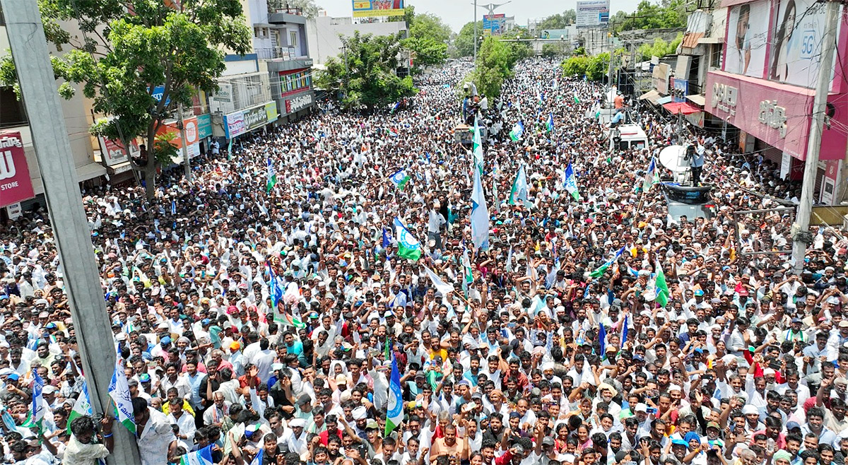 Massive YSRCP Supporters Attend At Hindupuram CM Jagan Road Show11