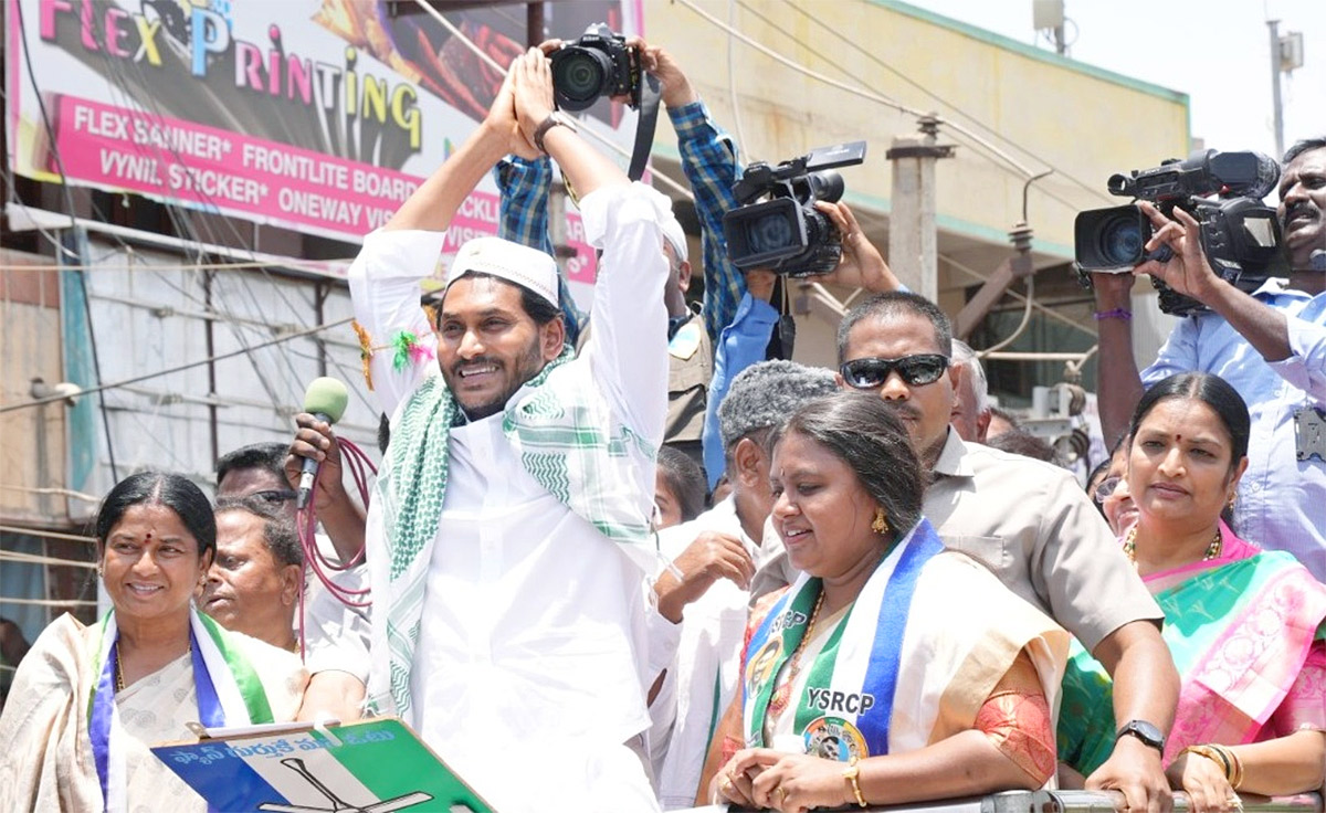 Massive YSRCP Supporters Attend At Hindupuram CM Jagan Road Show12