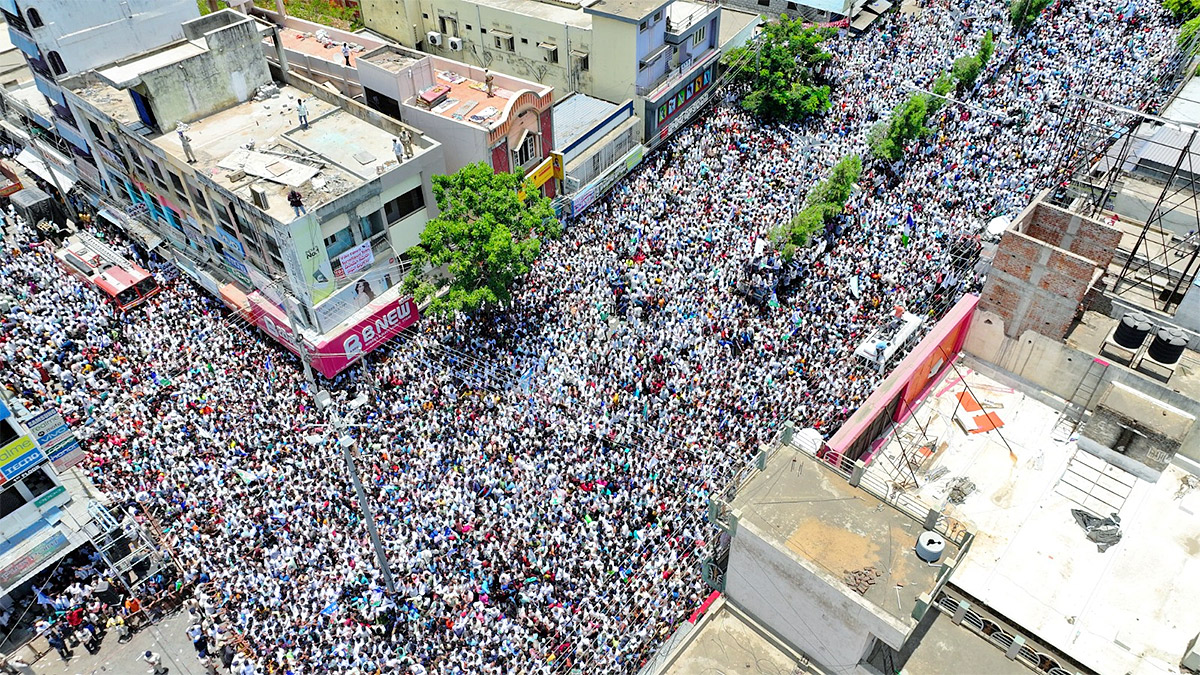 Massive YSRCP Supporters Attend At Hindupuram CM Jagan Road Show14