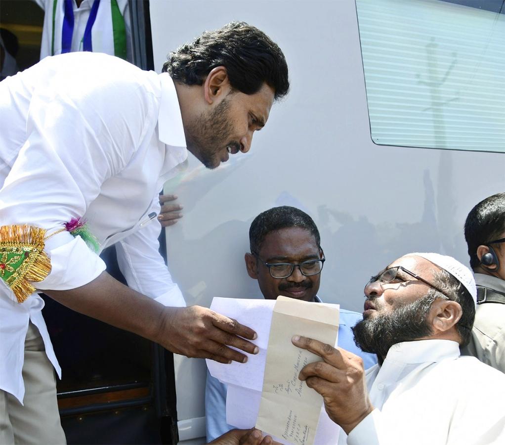 Massive YSRCP Supporters Attend At Hindupuram CM Jagan Road Show17