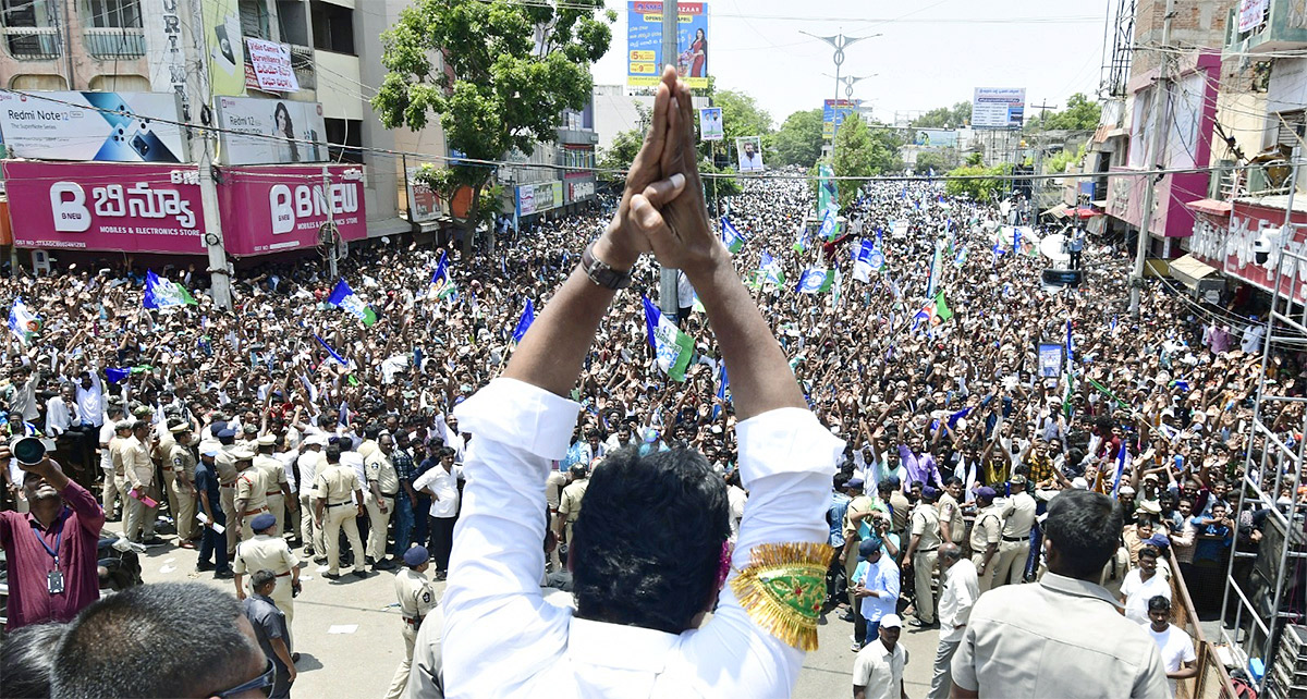 Massive YSRCP Supporters Attend At Hindupuram CM Jagan Road Show18