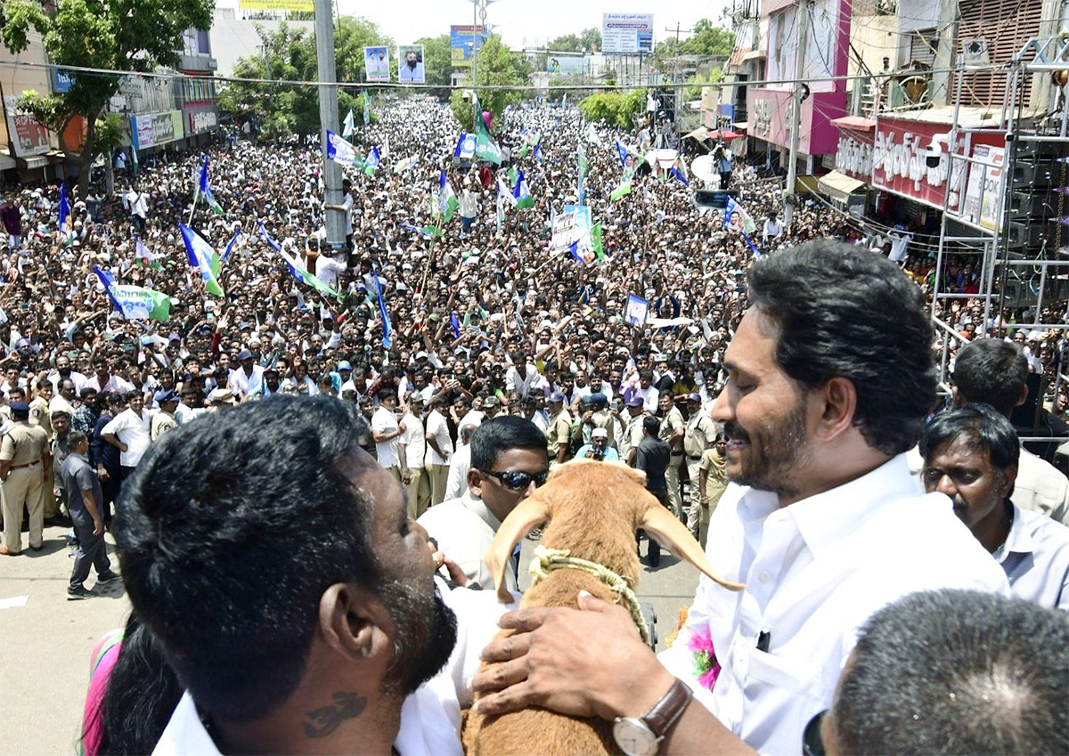 Massive YSRCP Supporters Attend At Hindupuram CM Jagan Road Show20