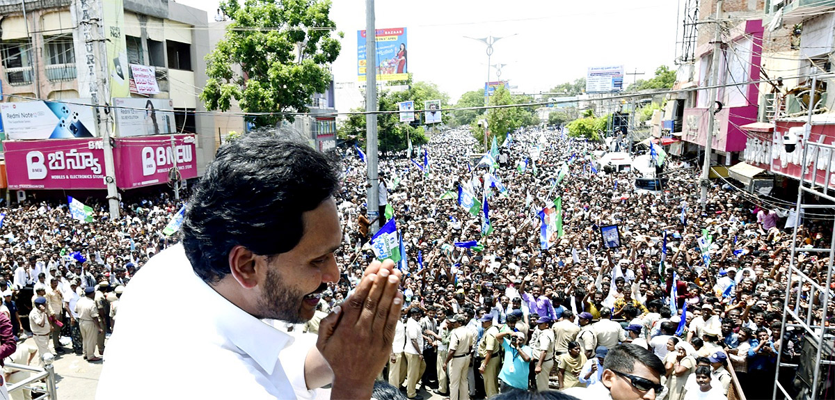 Massive YSRCP Supporters Attend At Hindupuram CM Jagan Road Show22