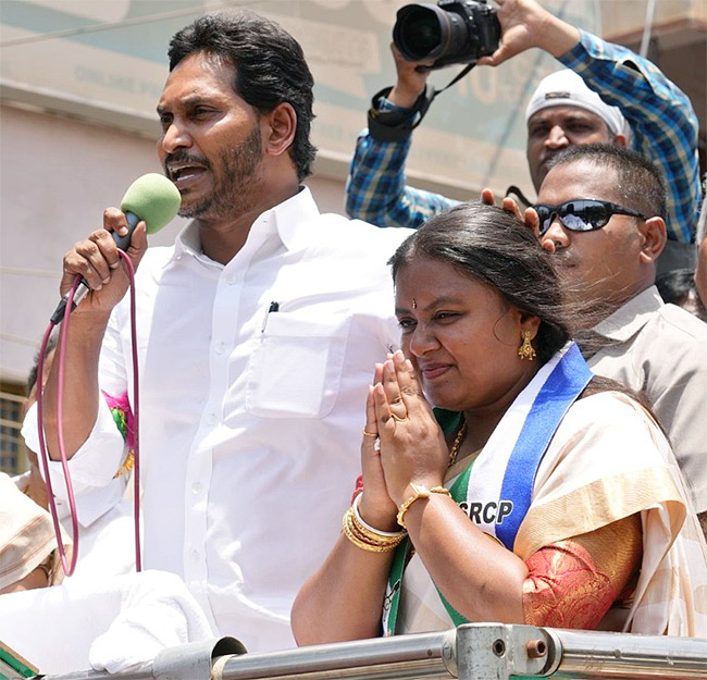 Massive YSRCP Supporters Attend At Hindupuram CM Jagan Road Show23