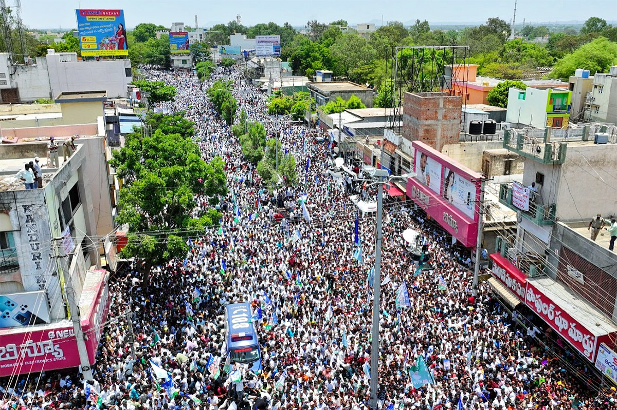 Massive YSRCP Supporters Attend At Hindupuram CM Jagan Road Show3