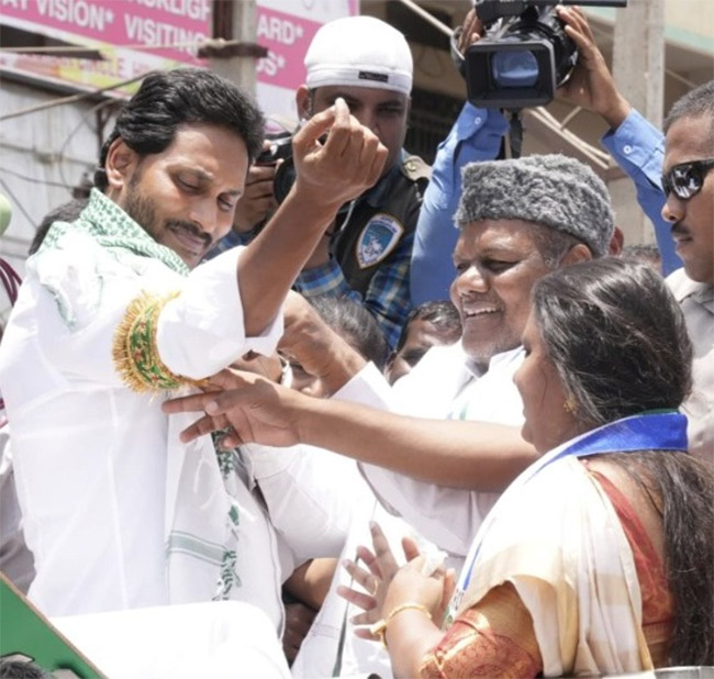 Massive YSRCP Supporters Attend At Hindupuram CM Jagan Road Show4