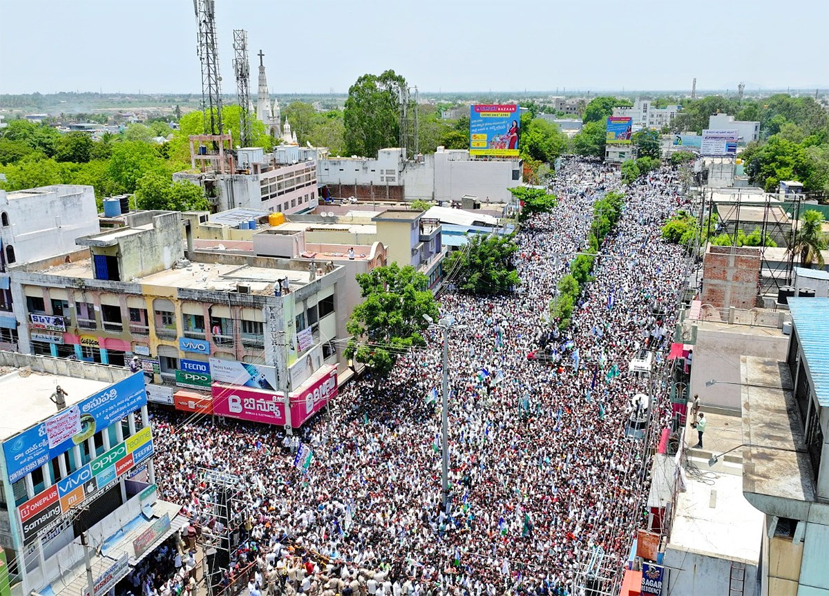 Massive YSRCP Supporters Attend At Hindupuram CM Jagan Road Show5