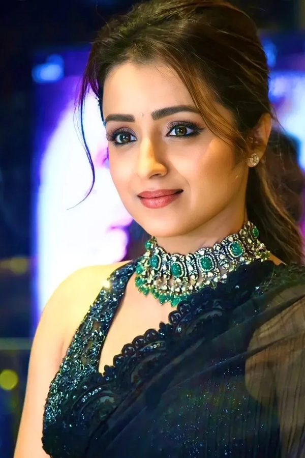 South Indian Queen Trisha Krishnan Birthday Special Photos Viral21