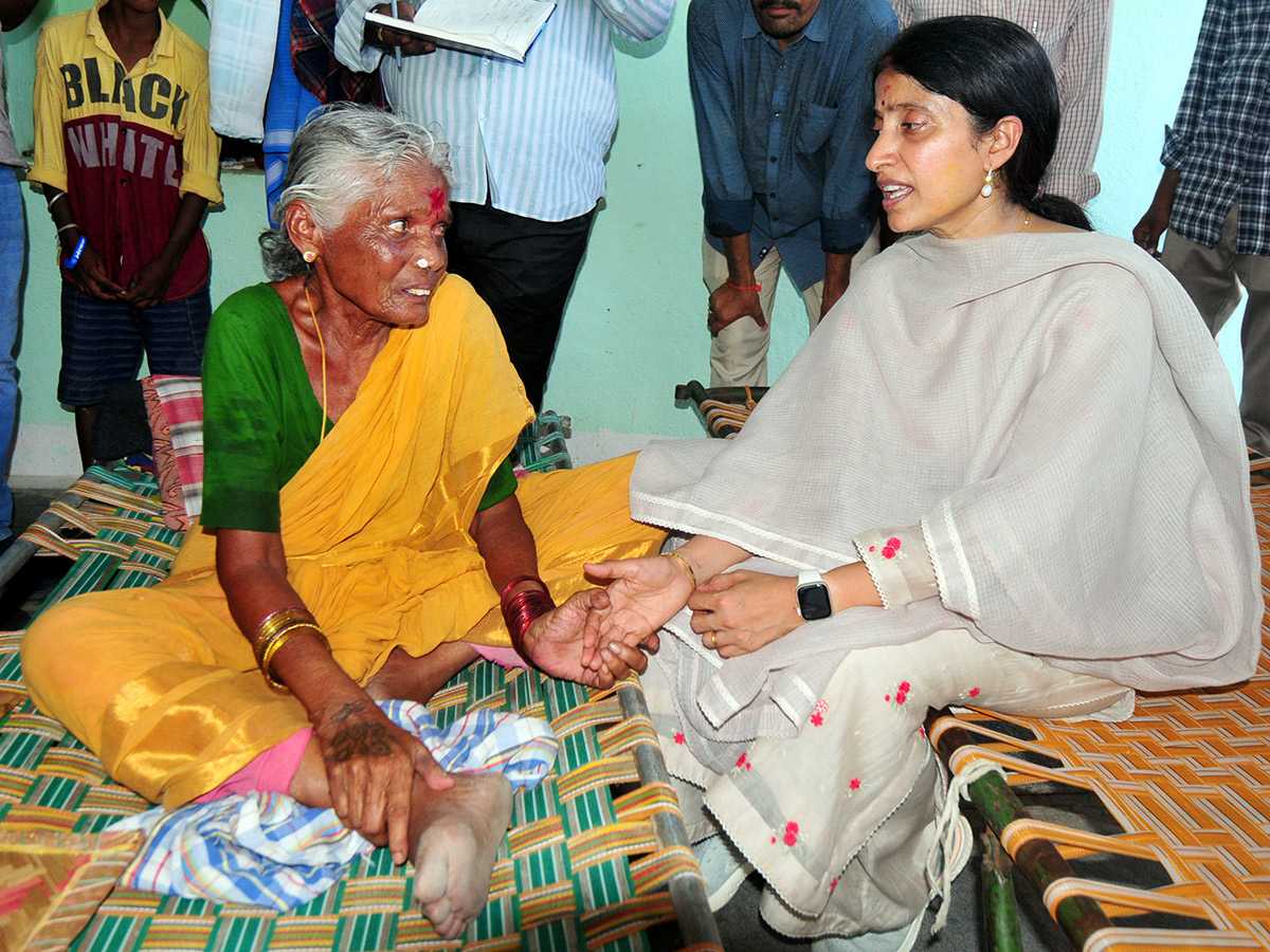 YS Bharathi Election Campaign In Pulivendula Photos4