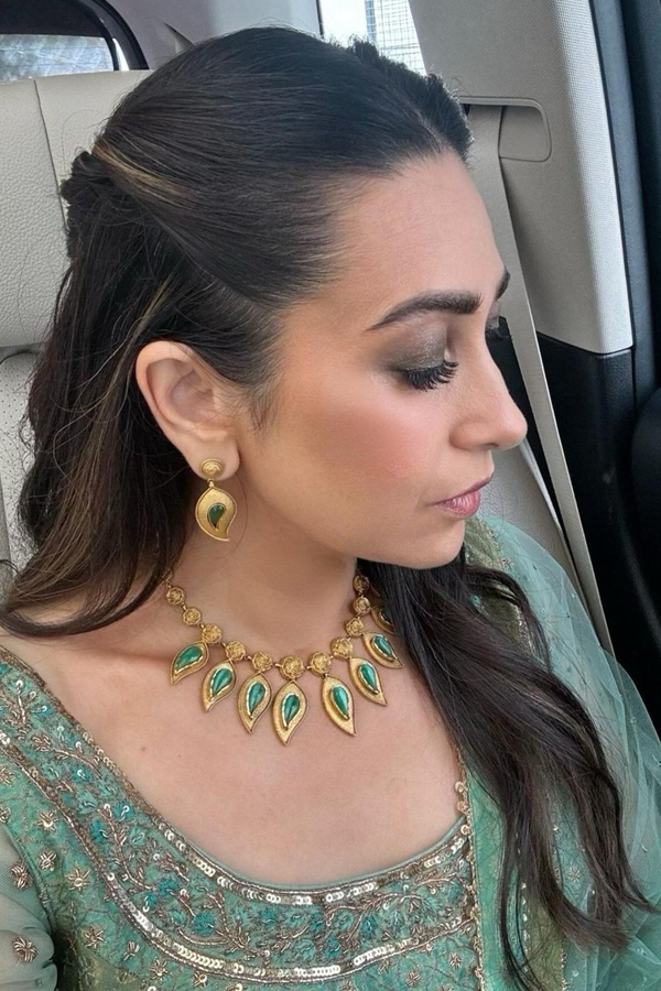 Bollywood Actress Karishma Kapoor In Green Dress Photos Viral4