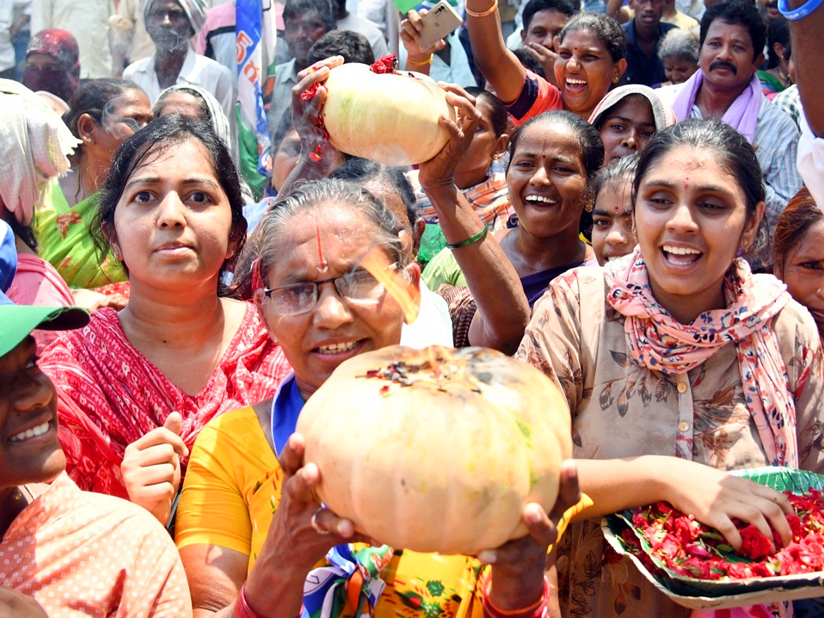 AP CM YS Jagan Public Meeting at Macherla Photos 23