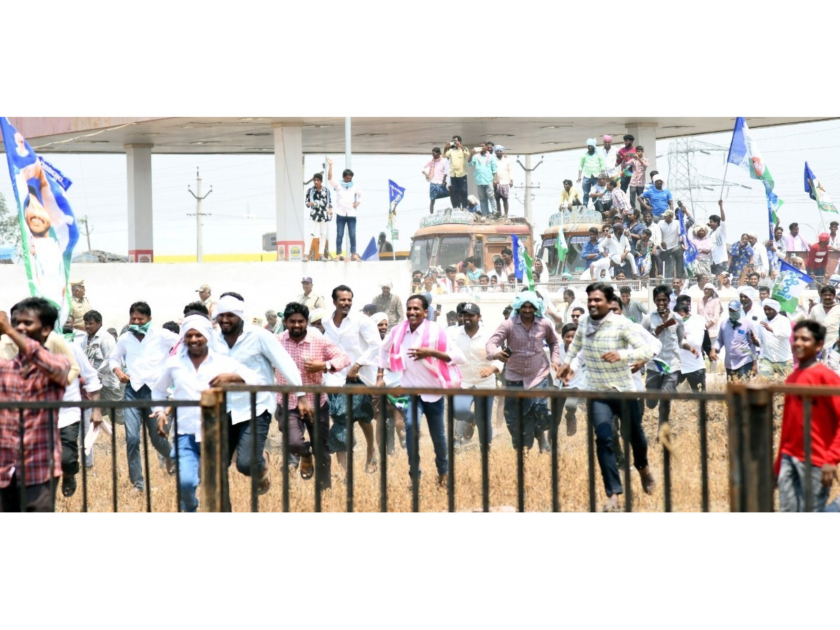 AP CM YS Jagan Public Meeting at Macherla Photos 27