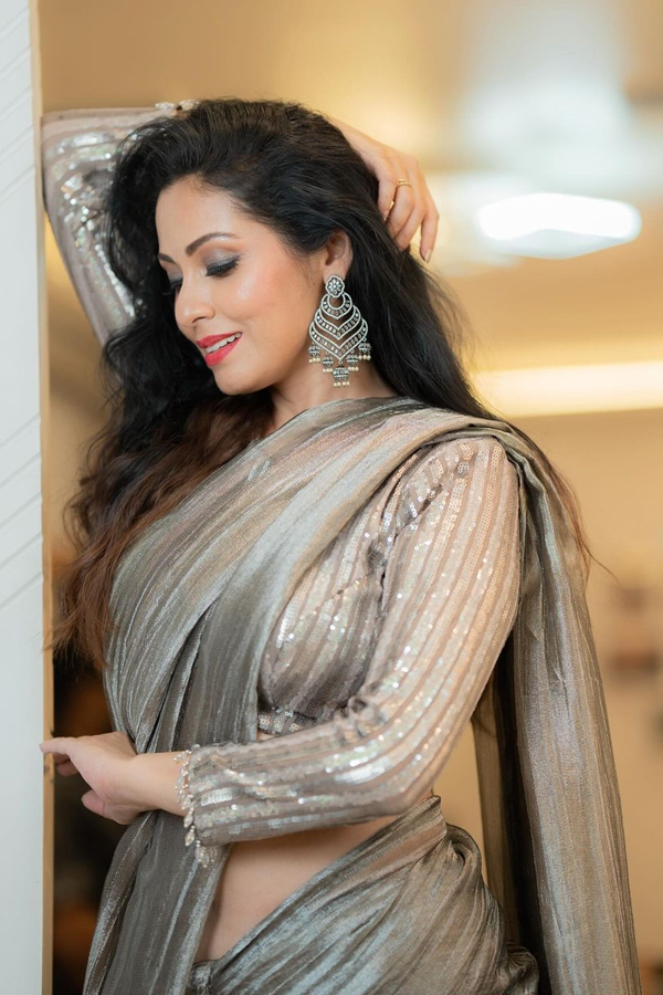 Tollywood Actress Sadha Amazing Fashion Style Photos Viral6