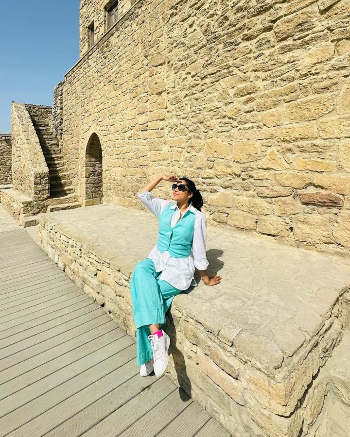 Anchor Rashmi Gautam Vacation Birthday Photos Goes Viral7