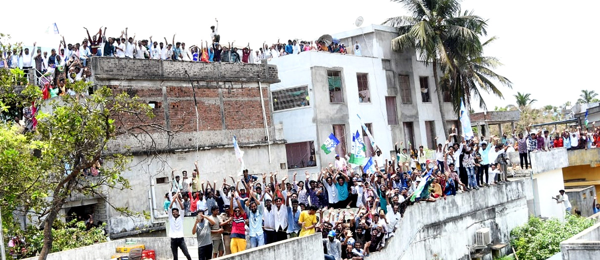 AP CM YS Jagan Rajanagaram Siddham Election Campaign Photos17